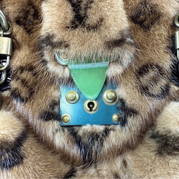 ❌❌ Louis Vuitton Mink Bag Monogram Les Extraordinnaires Le Fableux Fur tote - Picture 4 of 16